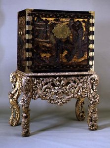 Cabinet on giltwood stand